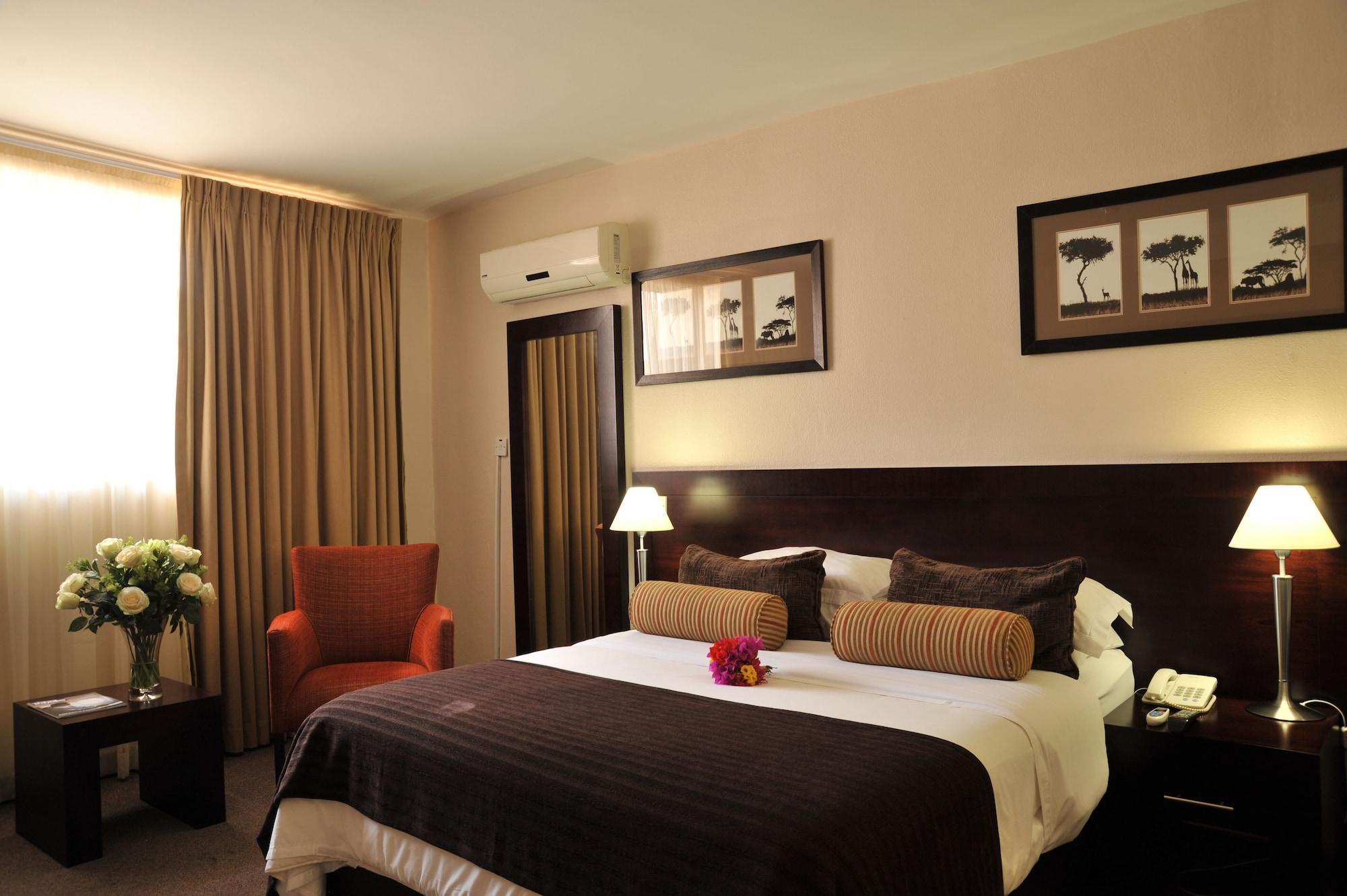 Cresta Bosele Hotel Selebi-Pikwe エクステリア 写真