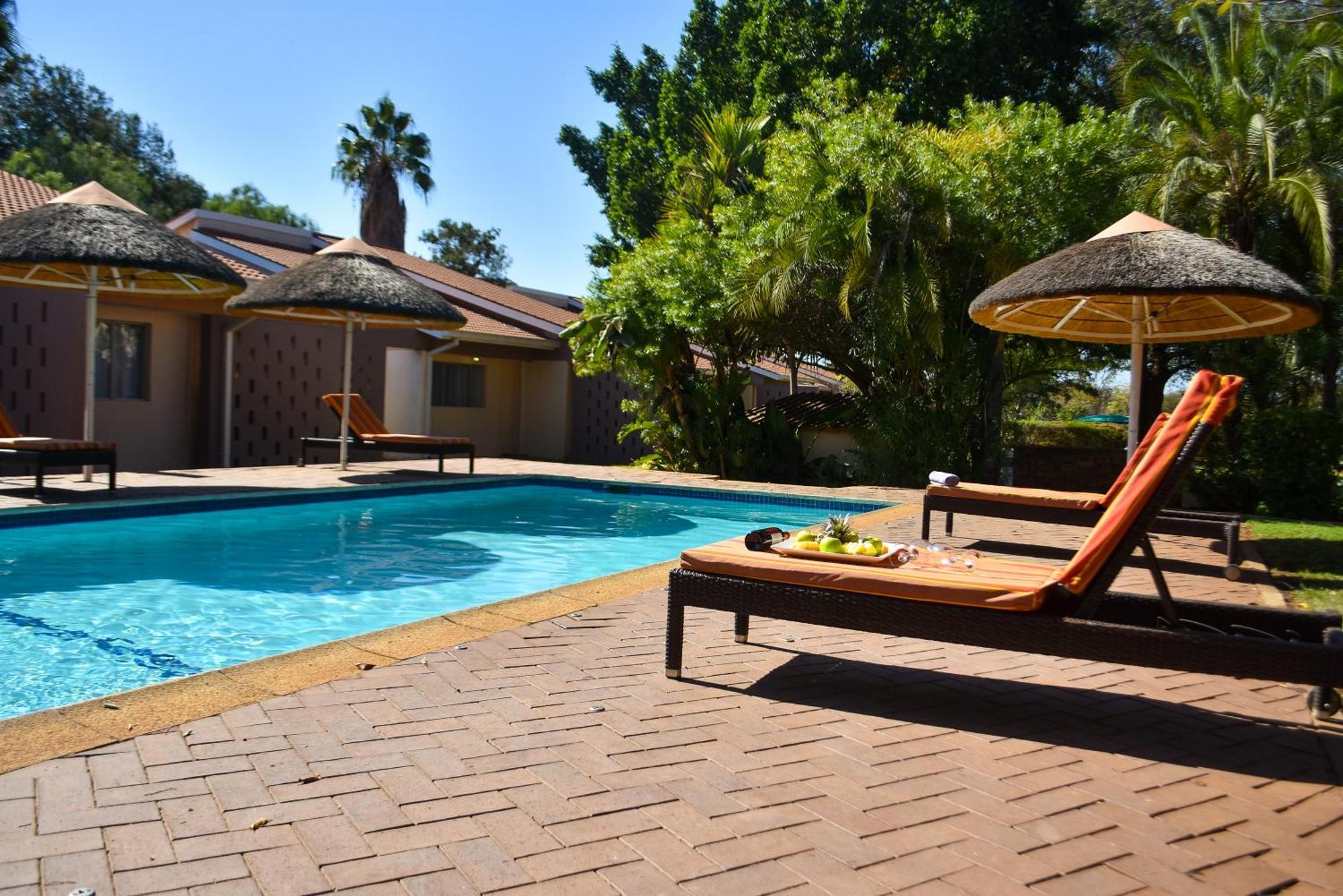 Cresta Bosele Hotel Selebi-Pikwe エクステリア 写真