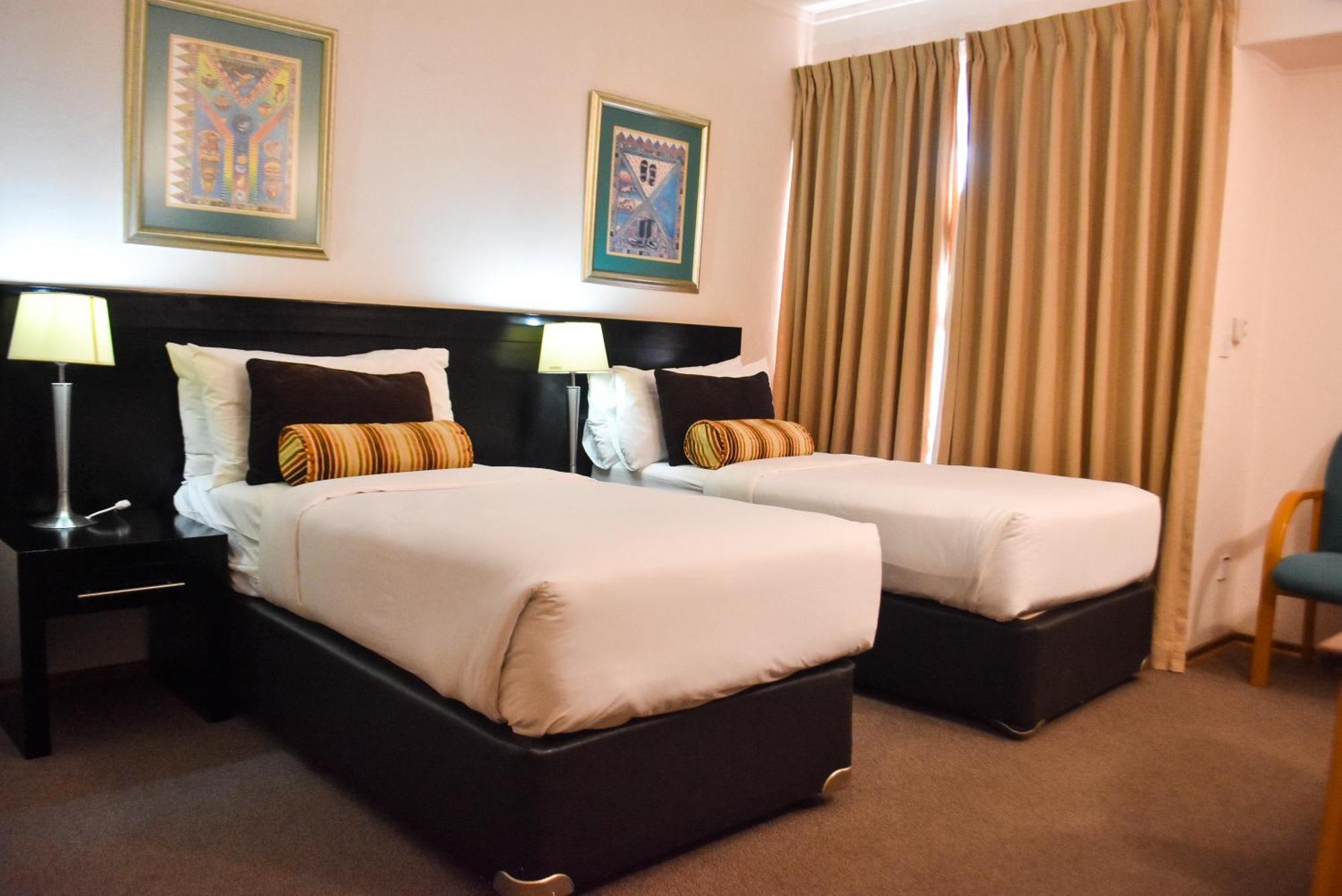 Cresta Bosele Hotel Selebi-Pikwe エクステリア 写真