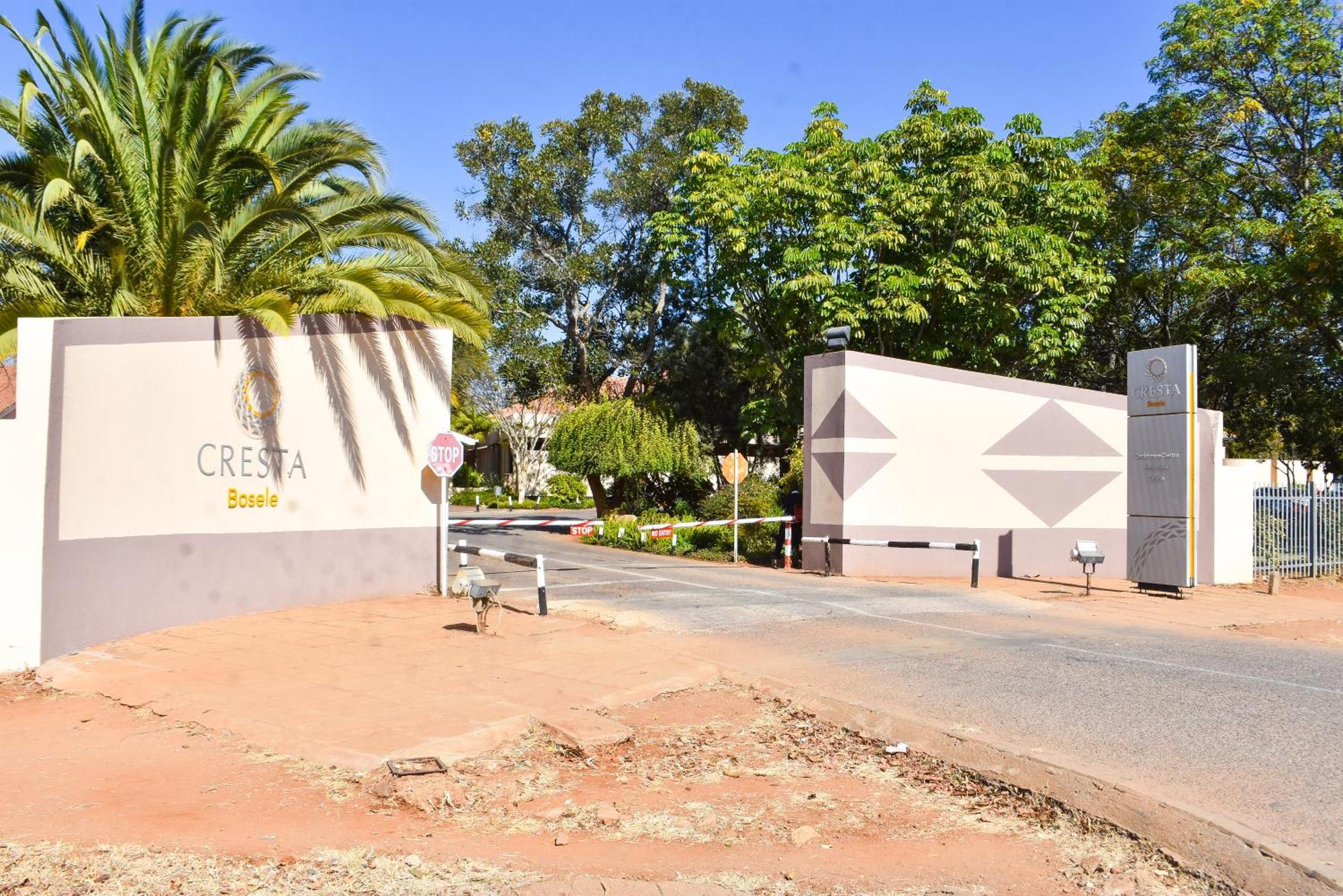 Cresta Bosele Hotel Selebi-Pikwe エクステリア 写真