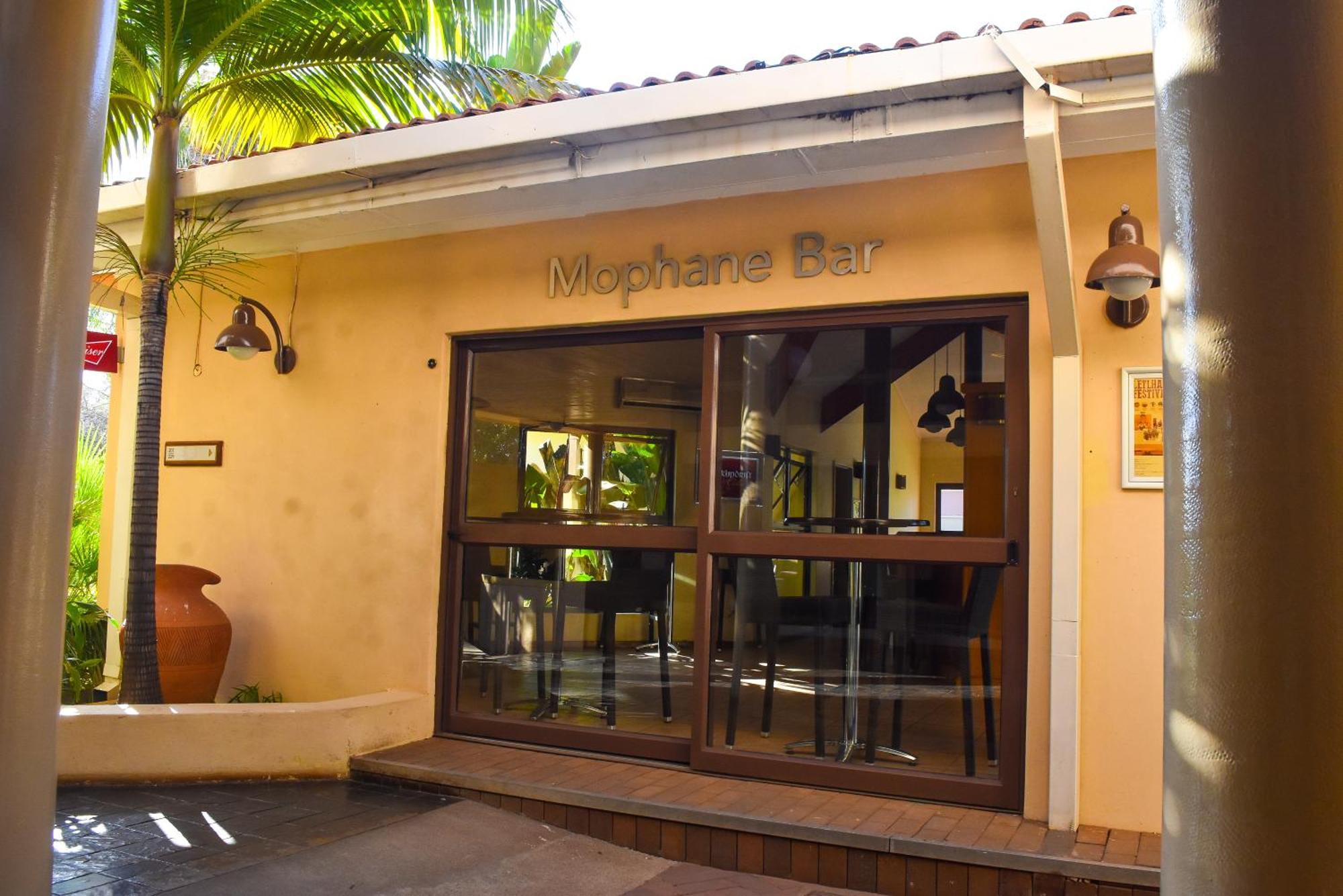 Cresta Bosele Hotel Selebi-Pikwe エクステリア 写真