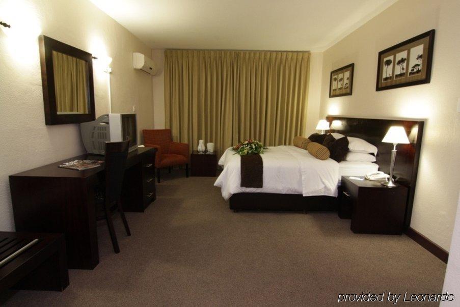 Cresta Bosele Hotel Selebi-Pikwe エクステリア 写真